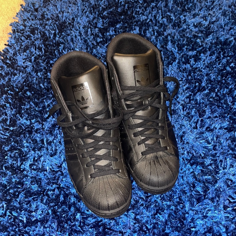 Adidas She’ll Toe -Men 10.5 - Black (Like New)